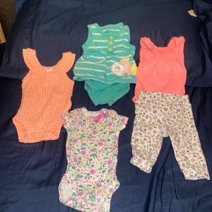 Girls 5 piece Carter’s lot set.